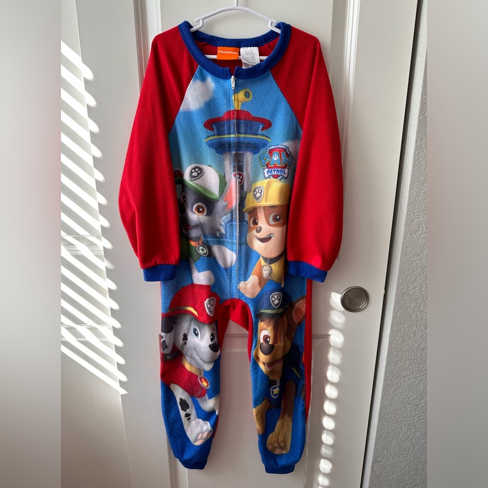 Nickelodeon Paw Patrol boy’s pajamas sz 6/7 flame resistant one-piece GUC